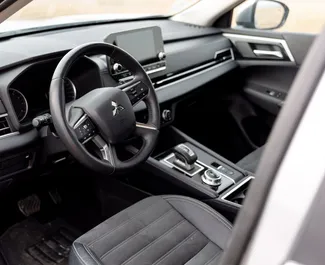 Mitsubishi Outlander 2022 vuokrattavissa Tbilisissä, rajoittamaton kilometrin rajalla.