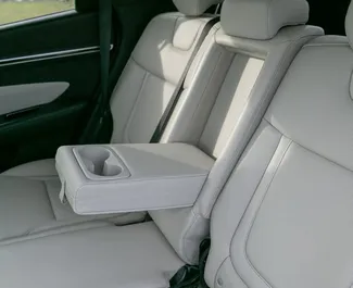 Hyundai Tucson 2022 的 Petrol 2.4L 发动机，在 在第比利斯 出租。