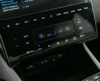 Hyundai Tucson 内饰，在格鲁吉亚 出租。一辆优秀的 5 座位车，配备 Automatic 变速箱。