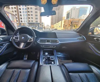 バクー空港にて、アゼルバイジャンにてでのBMW X7 #15243 自動カーレンタル、Lエンジン搭載 ➤ ムラットから。