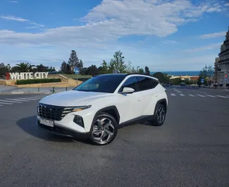 バクー空港にて、アゼルバイジャンにてでのHyundai Tucson #5220 自動カーレンタル、Lエンジン搭載 ➤ ムラットから。