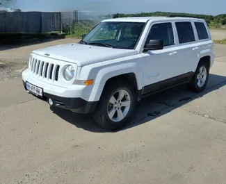 租赁 Jeep Patriot 的正面视图，在第比利斯, 格鲁吉亚 ✓ 汽车编号 #15175。✓ Automatic 变速箱 ✓ 0 评论。