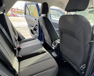 Volkswagen T-Roc 2021 vuokrattavissa Barcelonassa, 250 km/päivä kilometrin rajalla.