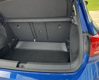 Volkswagen T-Roc 2021 Etuveto-järjestelmällä, saatavilla Barcelonassa.