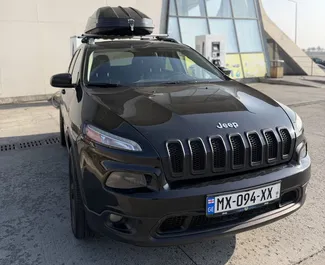 Kiralık bir Jeep Cherokee Tiflis'te, Gürcistan ön görünümü ✓ Araç #14752. ✓ Otomatik TM ✓ 0 yorumlar.
