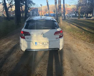 Bilutleie av Citroen C4 2017 i i Montenegro, inkluderer ✓ Diesel drivstoff og 115 hestekrefter ➤ Starter fra 30 EUR per dag.