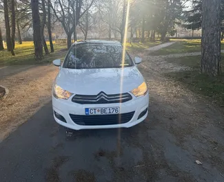 Utleie av Citroen C4. Komfort, Crossover bil til leie i Montenegro ✓ Uten innskudd ✓ Forsikringsalternativer: TPL, Passasjerer, Ingen innskudd.