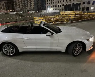 Ford Mustang Cabrio 2018 autóbérlés Azerbajdzsánban, jellemzők ✓ Benzin üzemanyag és 340 lóerő ➤ Napi 250 AZN-tól kezdődően.
