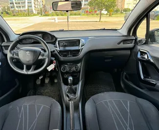 Peugeot 208 2013 的 Diesel 1.4L 发动机，在 在酒吧 出租。