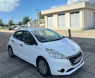 租赁 Peugeot 208 的正面视图，在酒吧, 黑山共和国 ✓ 汽车编号 #15200。✓ Manual 变速箱 ✓ 0 评论。