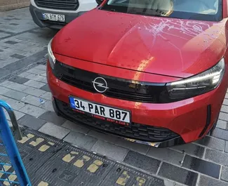 Vista frontal de um aluguel Opel Corsa em Istambul, Turquia ✓ Carro #15185. ✓ Transmissão Automático TM ✓ 0 avaliações.