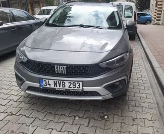 レンタルのFiat Egea Crossの正面ビュー、イスタンブールにて, トルコ ✓ 車両番号#15186。✓ 自動トランスミッション ✓ 0のレビュー。