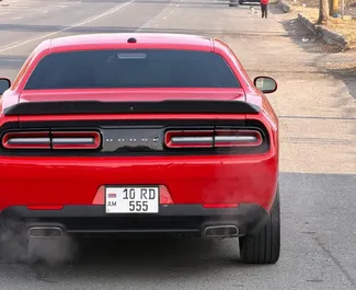 Utleie av Dodge Challenger. Premium, Luksus bil til leie i Armenia ✓ Depositum på 500 USD ✓ Forsikringsalternativer: TPL, SCDW, FDW, I utlandet.