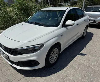 Přední pohled na pronájem Fiat Egea ve Fethiye, Turecko ✓ Auto č. 11756. ✓ Převodovka Manuální TM ✓ Recenze 6.
