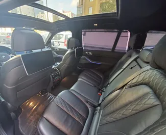 BMW X7のレンタル。アゼルバイジャンにてでのプレミアム, ラグジュアリー, クロスオーバーカーレンタル ✓ 預金400 AZN ✓ TPLの保険オプション付き。