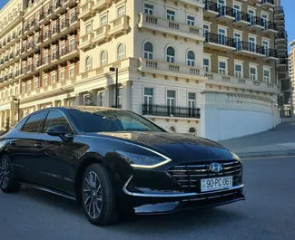 レンタルのHyundai Sonataの正面ビュー、バクー空港にて, アゼルバイジャン ✓ 車両番号#15238。✓ 自動トランスミッション ✓ 0のレビュー。