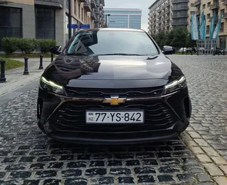 バクー空港にて、アゼルバイジャンにてでのChevrolet Monza #15233 自動カーレンタル、Lエンジン搭載 ➤ ムラットから。