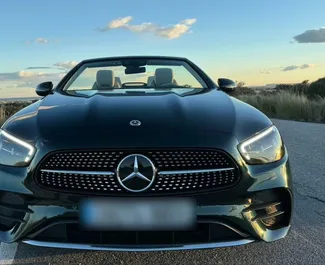 Mercedes-Benz E-Class Cabrio vuokraus. Premium, Cabrio auto vuokrattavana Espanjassa ✓ Vakuusmaksu 2000 EUR ✓ Vakuutusvaihtoehdot: TPL.