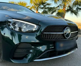 Mercedes-Benz E-Class Cabrio 2023 auton vuokraus Espanjassa, sisältää ✓ Bensiini polttoaineen ja 245 hevosvoimaa ➤ Alkaen 150 EUR päivässä.