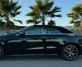 Mercedes-Benz E-Class Cabrio 2023 vuokrattavissa Alicantessa, 250 km/päivä kilometrin rajalla.