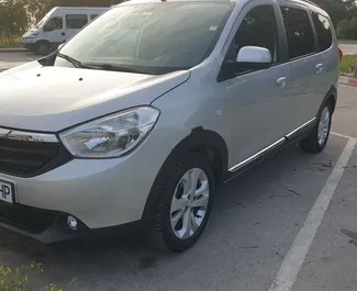 Framvy av en hyrbil Dacia Lodgy på Burgas Airport, Bulgarien ✓ Bil #15213. ✓ Växellåda Manual TM ✓ 0 recensioner.