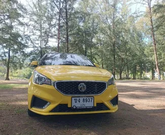 Vue de face d'une location MG 3 à Phuket, Thaïlande ✓ Voiture #15377. ✓ Automatique TM ✓ 0 avis.
