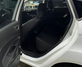 واجهة أمامية لسيارة إيجار Ford Fiesta في في مطار تيرانا, ألبانيا ✓ رقم السيارة 15265. ✓ ناقل حركة أوتوماتيكي ✓ تقييمات 0.