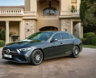 واجهة أمامية لسيارة إيجار Mercedes-Benz C300 Coupe في في دبي, الإمارات العربية المتحدة ✓ رقم السيارة 15329. ✓ ناقل حركة أوتوماتيكي ✓ تقييمات 0.
