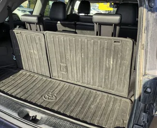 Lei en Toyota Highlander i Tbilisi, Georgia