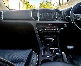 Nomas automašīnas priekšskats Kia Sportage Maurīcijas lidostā, Maurīcija ✓ Automašīna #15380. ✓ Pārnesumu kārba Automātiskais TM ✓ Atsauksmes 0.