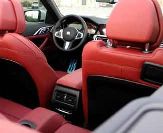 محرك البنزين بسعة  لتر لسيارة BMW 420i Cabrio 2023 للإيجار في في دبي.