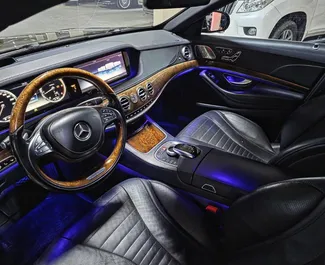 Mercedes-Benz S-Class 2018 auto rentimine Aserbaidžaanis, sisaldab ✓ Bensiin kütust ja 333 hobujõudu ➤ Alates 255 AZN päevas.