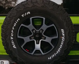 트빌리시에서에서 사용 가능한 사륜구동 시스템이 장착된 Jeep Wrangler Rubicon 2022.