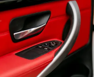 BMW 430i Cabrio 2017 k dispozici k pronájmu v Tbilisi, s omezením ujetých kilometrů neomezené.