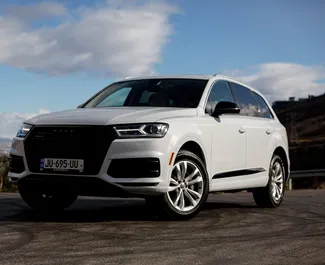 Predný pohľad na prenajaté auto Audi Q7 v v Tbilisi, Georgia ✓ Auto č. 15301. ✓ Prevodovka Automatické TM ✓ Hodnotenia 0.