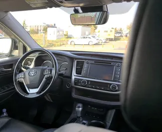 Toyota Highlander 2019 tilgjengelig for leie i Tbilisi, med ubegrenset kilometergrense.