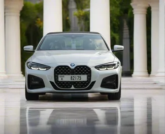 واجهة أمامية لسيارة إيجار BMW 430i Cabrio في في دبي, الإمارات العربية المتحدة ✓ رقم السيارة 15323. ✓ ناقل حركة أوتوماتيكي ✓ تقييمات 0.
