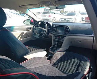 무제한의 주행 제한이 있는 바쿠에서에서 대여 가능한 Hyundai Elantra 2018.