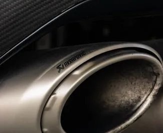 Lamborghini Urus 2025 na voljo za najem v v Dubaju, z omejitvijo prevoženih kilometrov 250 km/dan.