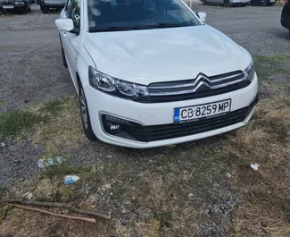 Sprednji pogled najetega avtomobila Citroen C-Elysee v na letališču Sofija, Bolgarija ✓ Avtomobil #15396. ✓ Menjalnik Priročnik TM ✓ Mnenja 0.