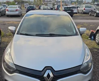 Frontvisning af en udlejnings Renault Clio 4 i Sofia Lufthavn, Bulgarien ✓ Bil #15384. ✓ Manual TM ✓ 0 anmeldelser.