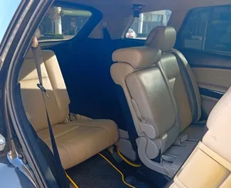 Mazda CX-9 sisätila vuokrattavana Azerbaidžanissa. Erinomainen 7-paikkainen auto Automaattinen-vaihteistolla.