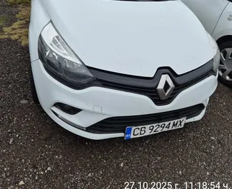 Frontvisning af en udlejnings Renault Clio 4 i Sofia Lufthavn, Bulgarien ✓ Bil #15383. ✓ Manual TM ✓ 0 anmeldelser.