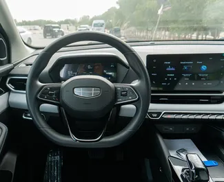 Geely Coolray kiralama. Konfor, Crossover Türünde Araç Kiralama BAE'de ✓ Depozitosuz ✓ TPL, Depozito Yok sigorta seçenekleri.