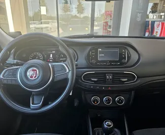 تأجير سيارة Fiat Egea 2023 في في تركيا، تتميز بـ ✓ وقود البنزين وقوة 95 حصان ➤ بدءًا من 24 USD يوميًا.