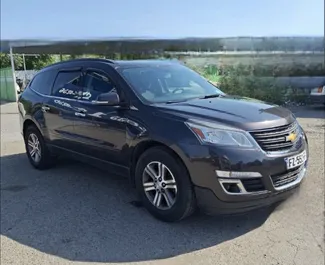 Vista frontal de um aluguel Chevrolet Traverse em Tbilisi, Geórgia ✓ Carro #15162. ✓ Transmissão Automático TM ✓ 1 avaliações.