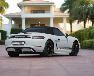 تأجير سيارة Porsche 718 Boxster 2025 في في الإمارات العربية المتحدة، تتميز بـ ✓ وقود البنزين وقوة  حصان ➤ بدءًا من 800 AED يوميًا.