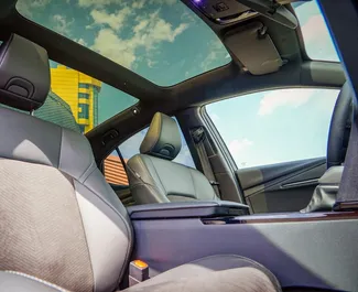 Toyota Camry nuoma. Komfortiškas, Premium automobilis nuomai Armėnijoje ✓ Be užstato ✓ Draudimo pasirinkimai: TPL, CDW, SCDW, FDW, Keleiviai, Užsienyje, Jaunimas.