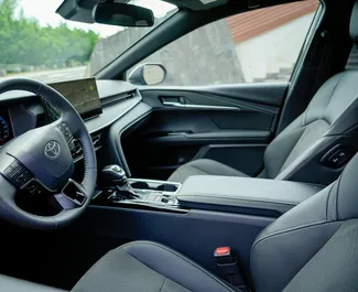 Toyota Camry 2024 automobilio nuoma Armėnijoje, savybės ✓ Benzinas degalai ir 173 arklio galios ➤ Nuo 100 USD per dieną.