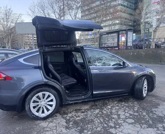 Tesla Model-X 2016 med Allhjulsdrift-system, tillgänglig i Tbilisi.
